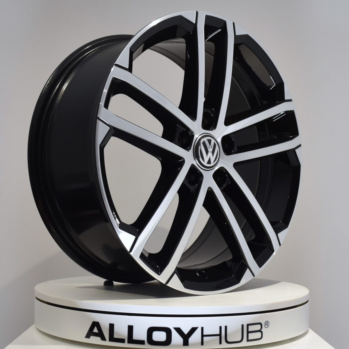 Genuine Volkswagen Golf MK7 GTD Nogaro 18" Inch Alloy Wheels with Black & Diamond Turned Finish 5G0 601 025 AQ