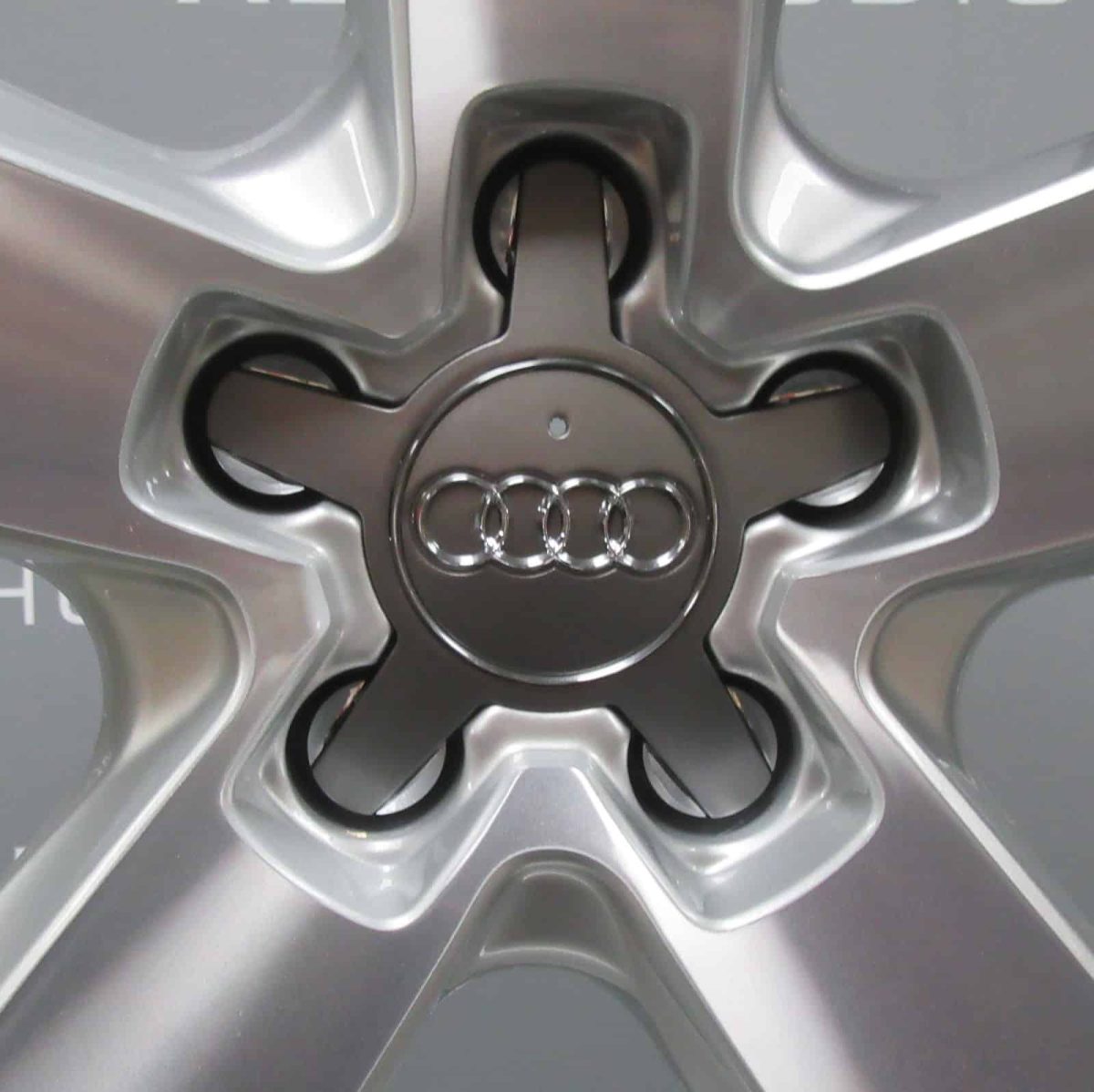 Genuine Audi Q5 5 Spoke 19" Inch Alloy Wheels with Diamond Turned & Silver Finish 8R0 601 025 J