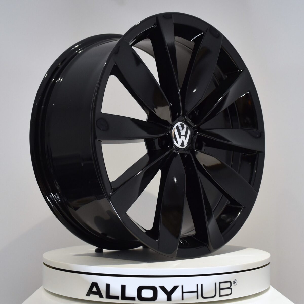 Genuine Volkswagen Scirocco Lugano 19″ inch 10 Spoke Alloy Wheels with Gloss Black Finish 1K8 601 025 S