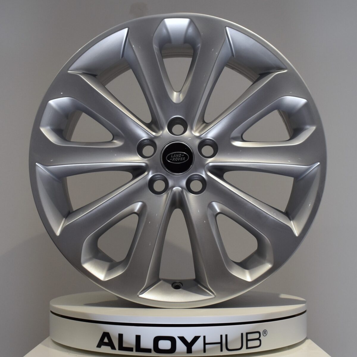 LR037745-DEFENDER, LR037745