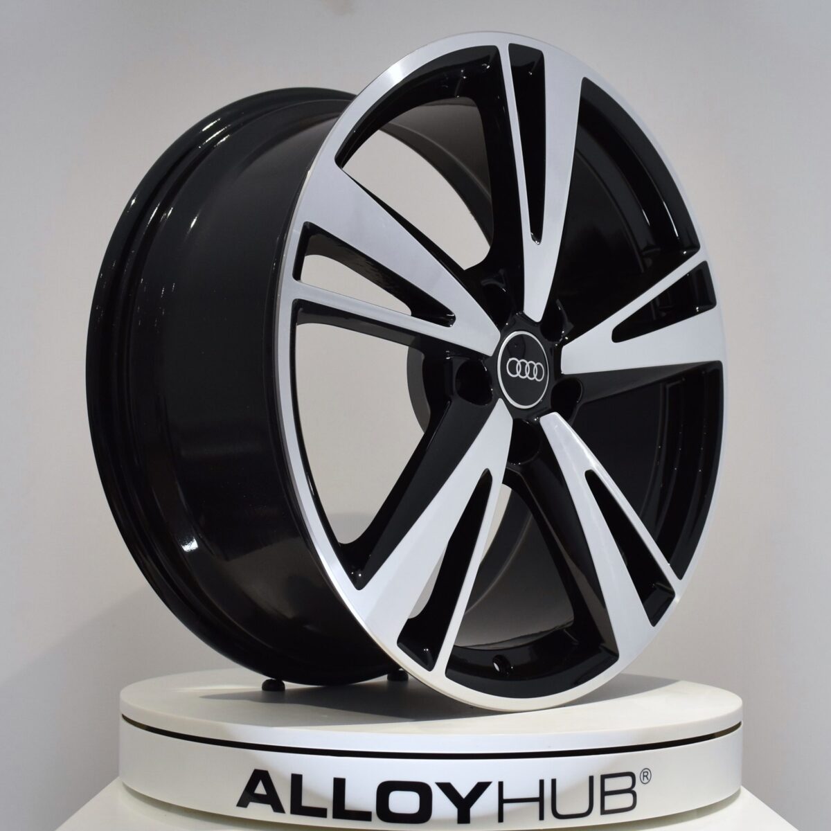 Genuine Audi RS3 8V Saloon 5 Spoke Blade 19" Inch Alloy Wheels with Black and Diamond Turned Finish 8V0 601 025 EP, 8V0 601 025 EL