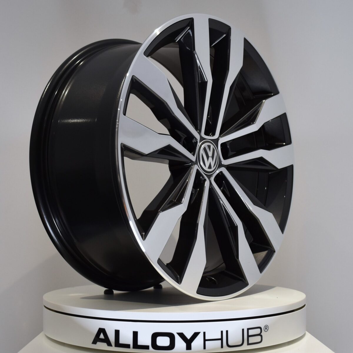 Genuine Volkswagen T-Roc Suzuka 19" Inch Alloy Wheels with Grey & Diamond Turned Finish 2GA 601 025 F