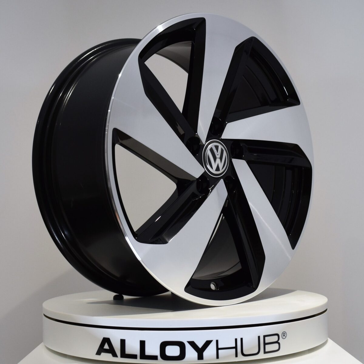 Genuine Volkswagen Golf MK7 GTi Milton Keynes 18" Inch Alloy Wheels with Black & Diamond Turned Finish 5G0 601 025 CN