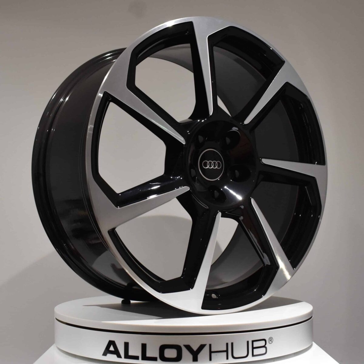 Genuine Audi TT MK3 8S 7 Spoke Rotor 19" Inch Alloy Wheels with Black & Diamond Turned Finish 8S0 601 025 CE