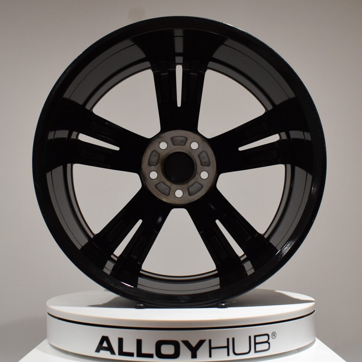 Genuine Volvo V60 5 Twin Spoke 19" inch Alloy Wheels with Black and Diamond Turned Finish 31471314
