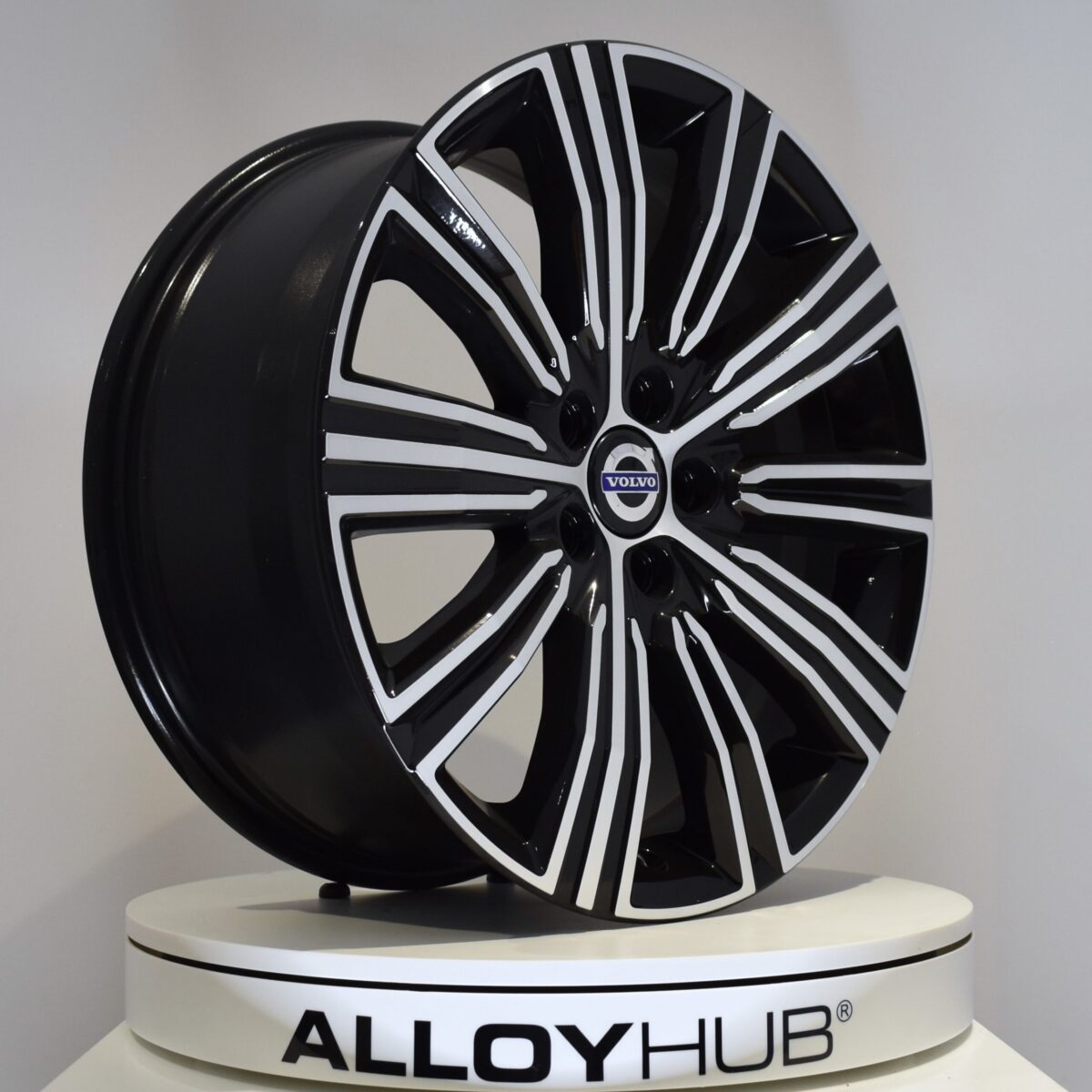 Genuine Volvo V60 10 Spoke 18" inch Alloy Wheels with Black and Diamond Turned Finish 31471312