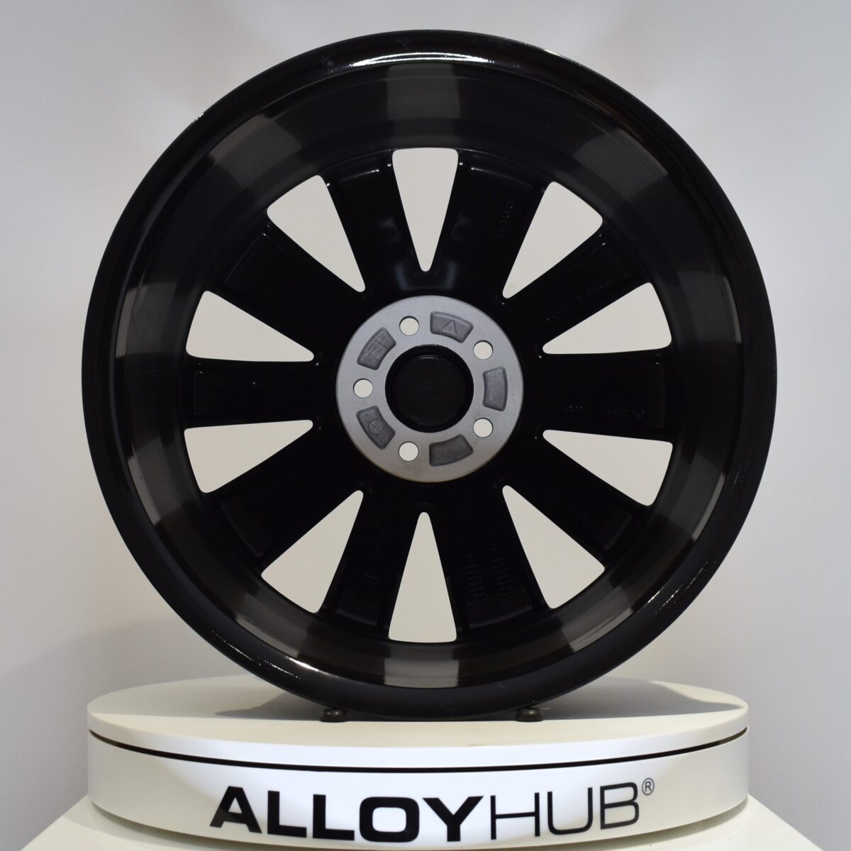 Genuine Volvo V60 10 Spoke 18" inch Alloy Wheels with Black and Diamond Turned Finish 31471312